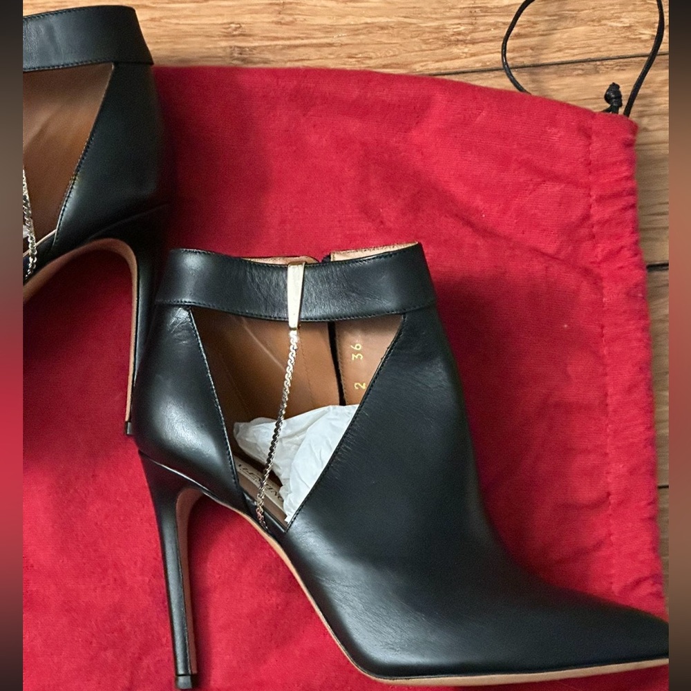 ⚡️Valentino•Sexy Stiletto Black Bootie Heels 👠 - Picture 5 of 8